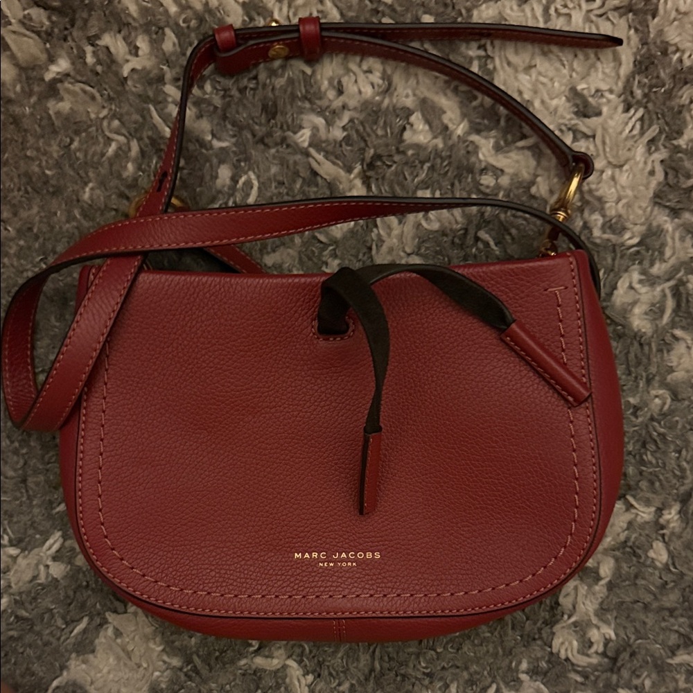 Marc Jacobs Chic Burgundy Leather Crossbody Bag